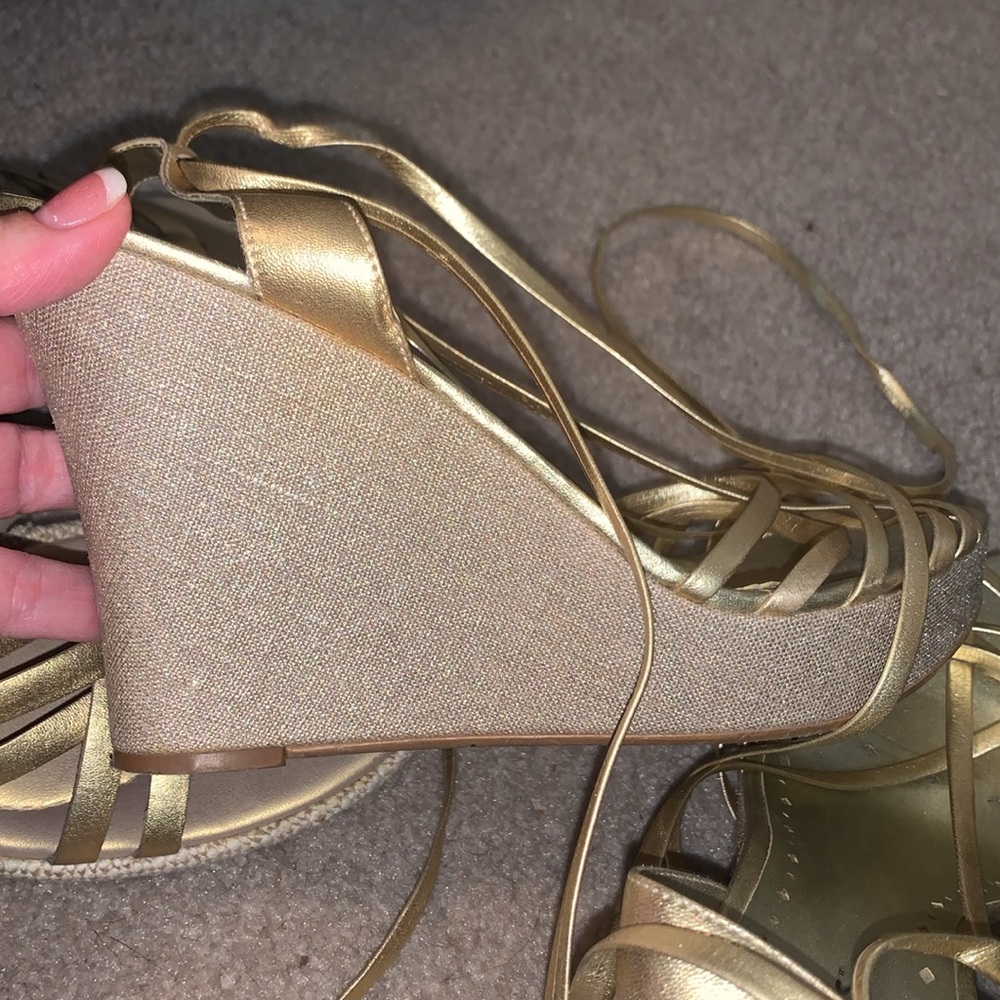 Lot of 3 fabulous wedge heels - 2 gold - 1 black - Picture 10 of 15
